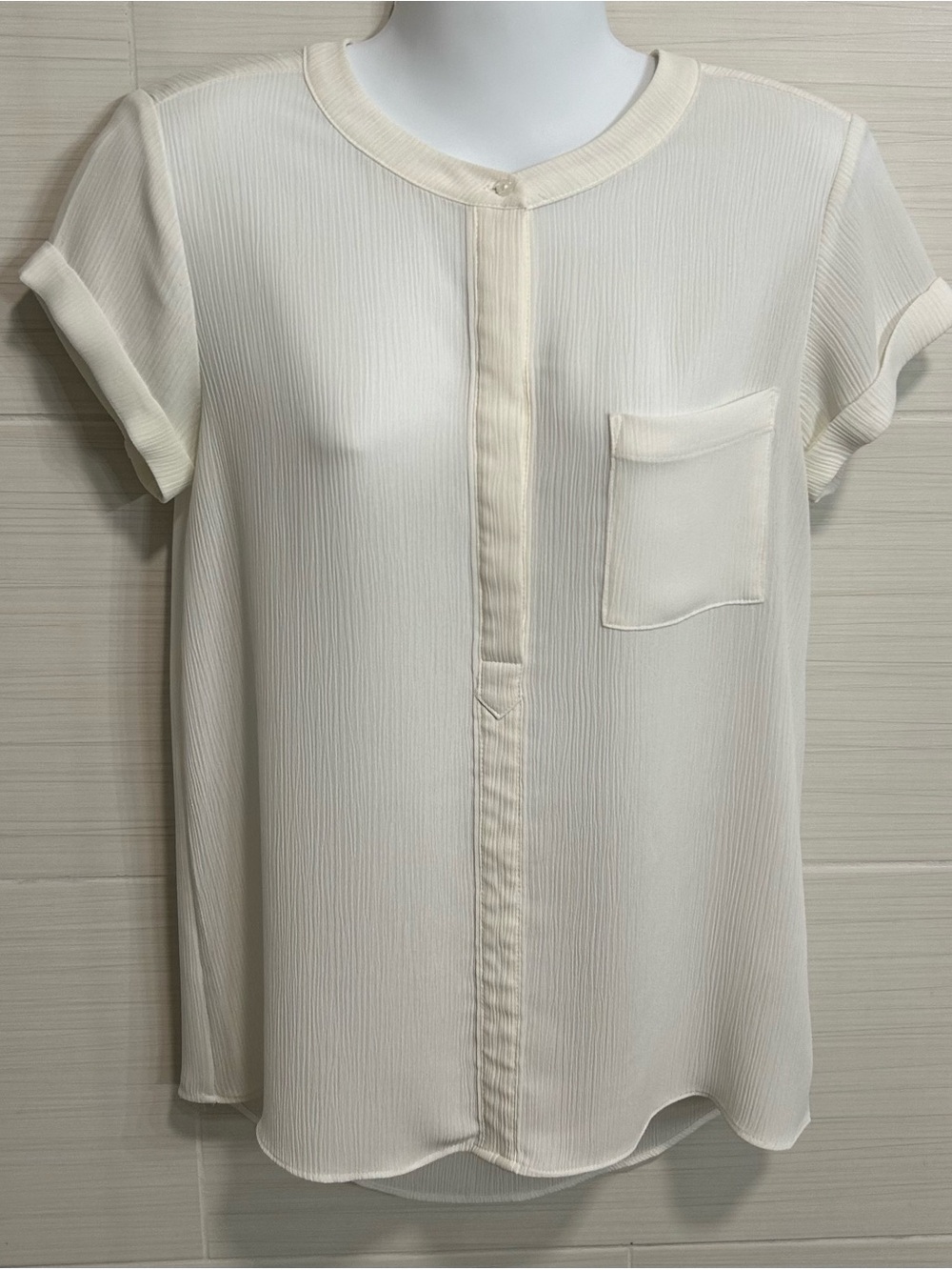 Simply Vera Wang Cream Textured Crepe SS Top S, Minimalist Office Clean Neutral